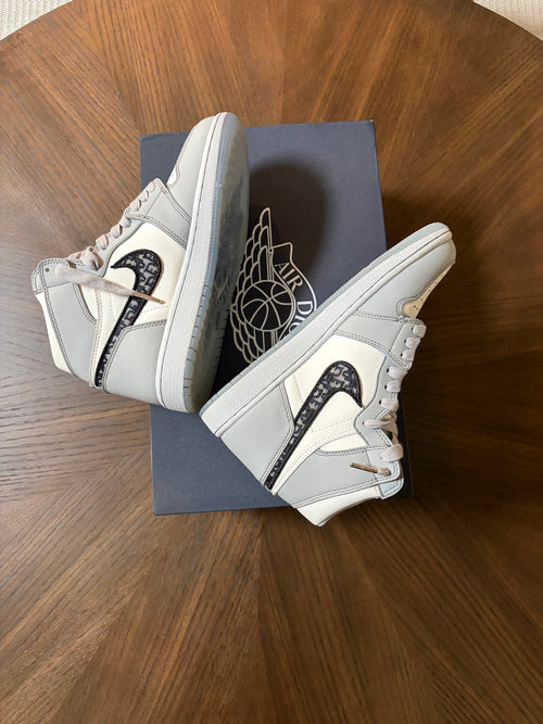 Air Jordan 1 Retro High Dior